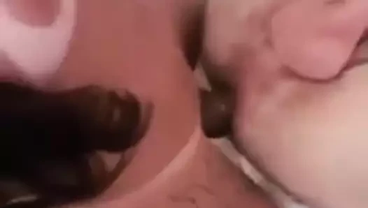 Bronzlaşmış transeksüel sikikleri adam