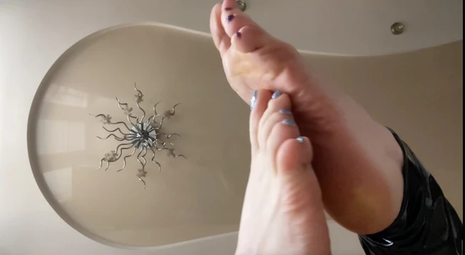 Noel havasında ayak fetişi - lateks metresi lara'dan yüksek topuklu ayakkabılar