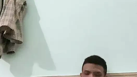 Hai anh anh em bu cu nhau