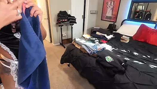 Azgın hizmetçi iki oda arkadaşı tarafından dolduruluyor