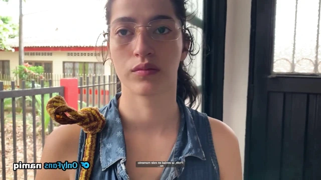 Üvey kız kardeşim azgın ve yarak istiyor