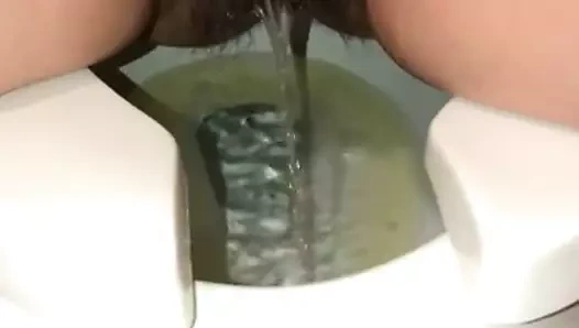 umumi banyoda işemek