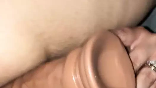 pide q la castigue pues es una puta perra la pendeja