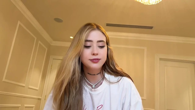 Маленькая сводная сестра пробирается в мою комнату... ЗАБЫЛА НОСИТЬ ТРУСИКИ - Rosie Rider