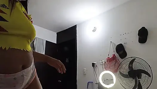 Abd'de büyük memeli ve büyük götlü Kolombiyalı esmer üvey kız kardeş vücudunu üvey erkek kardeşine sattı