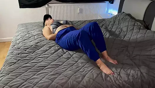 Sütyenle yatakta mastürbasyon yapmak. Çoklu orgazmlar titreme seğirme inleme vibratör tatmin edici Clyde ile inanılmaz seks öncesi ön sevişme