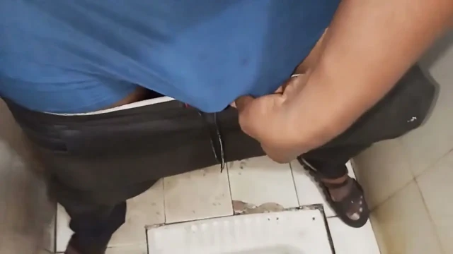 Karım göğüsleri beni emiyor ve anal sikişiyor
