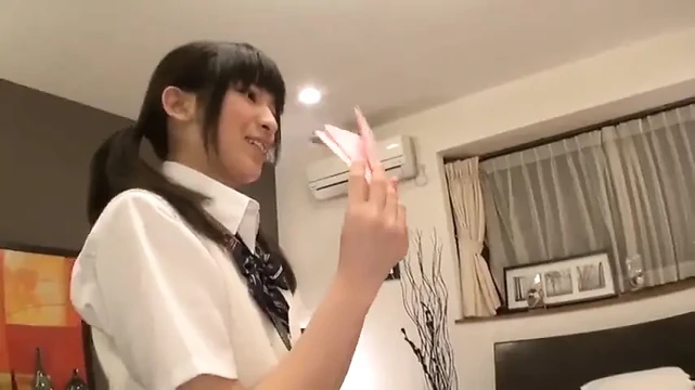 Angel Smile Service. Masum dokunuşla zevksiz oluyor