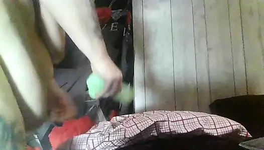 O bir bakire arkadaşların onun tatlı ateşli amcığı için para ödedi