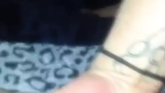 Parmaklar derin içinde ona ıslak am