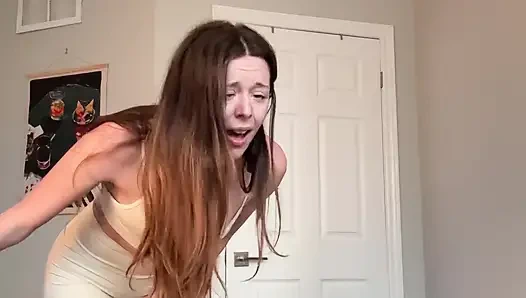 Transparan olup olmadığını görmek için spor salonu şortumu test ediyor!