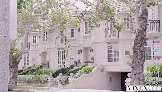 Vixen iki sarışınlar dev horoz ile çılgın tutkulu seks var