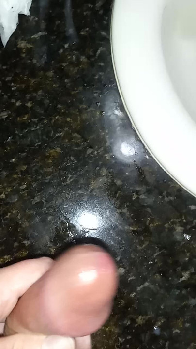 Misafir banyosunda tezgahta boşalma