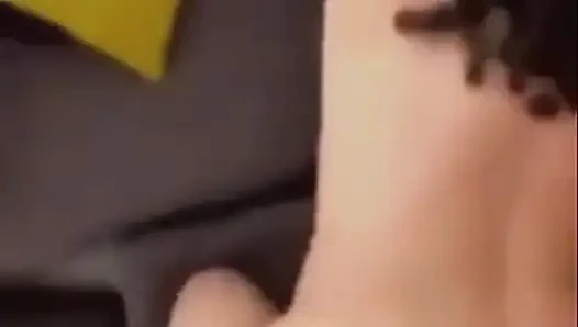 Bana bir sürpriz yaptı. Saçında bu örgüyle güzel geldi.