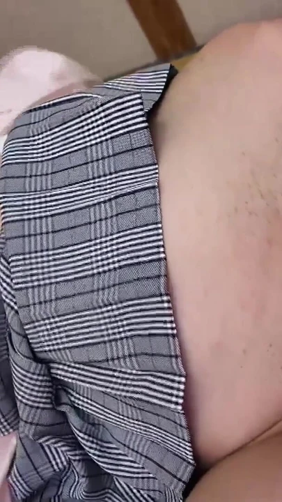 Ключевой момент из "Пожилой мужчина и молодая женщина наслаждаются романтическим отпуском в Горном коттедже 2"