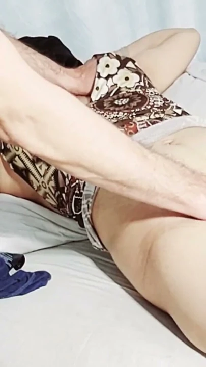 Başörtülü ateşli kız arkadaşımın amını dildo ile sikerken ben de amını parmaklıyor ve o da bana el işi yapıyordu | Bölüm 1