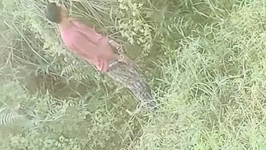 Mastürbasyon gündüz kızlara bakarak (guwahati)