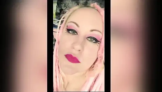 Kız arkadaşına bir grup zengin adamın porno fahişesi olduğun için 5 milyon teklif edildi