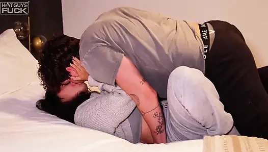 Orta doğulu büyük memeli genç kız ateşli tik tok zonk yarak alıyor