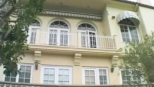 Ateşli seksi bir esmer için vahşi sert anal seks