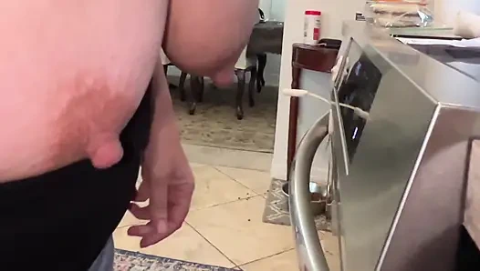 Meme uçlarımda buz küpleri