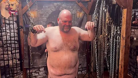 Bölüm 3:- domina satana blackberrymilf ile cbt kıskaçlı booboo cezalandırıyor