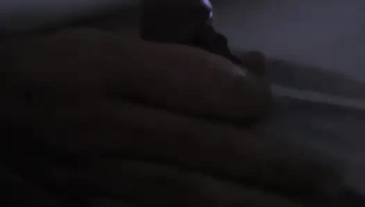 Yaramaz orta yaşlı seksi kadın mastürbasyon yapıyor