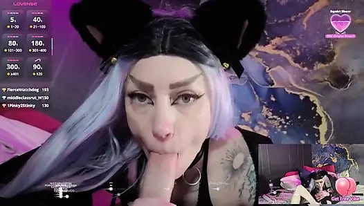 Kostümlü Tatlı Kız Oral Dölleniyor (bölüm 1)