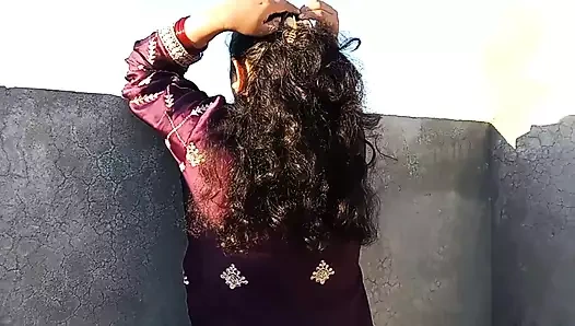 Hintli kız açık havada sikiliyor