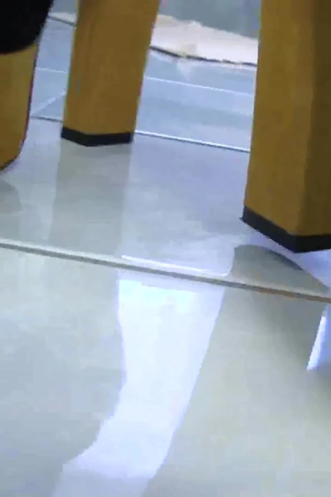 Yalnız ayakkabılar banyoda zenci sürtükle oynuyor
