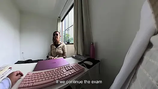 Küçük kör kız jinekolog tarafından götünü açdırıyor.