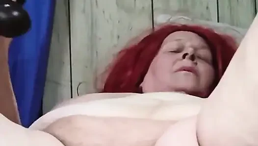 Kızıl saçlı fahişe amcığı komşu adamla boşalıyor