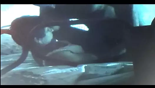 Il marito esce per andare al lavoro...