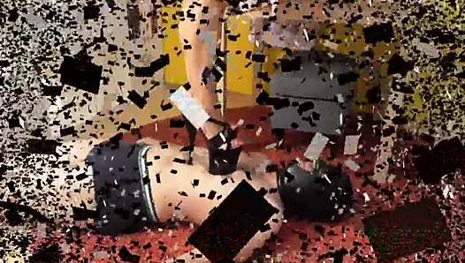 Prenses nicole ayakları yere basmak aldatmak sarılmış dedeler ile topuklu