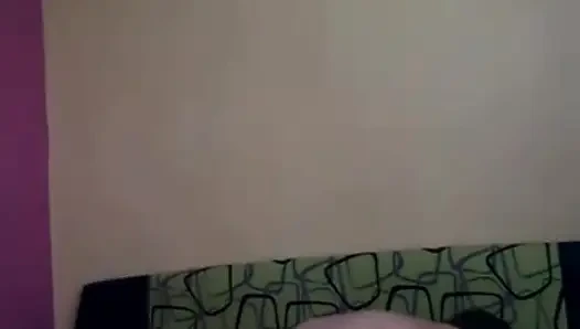 Misyoner pozisyonunda penetrasyon sırasında evde tatmin edici bir orgazm ile seks.