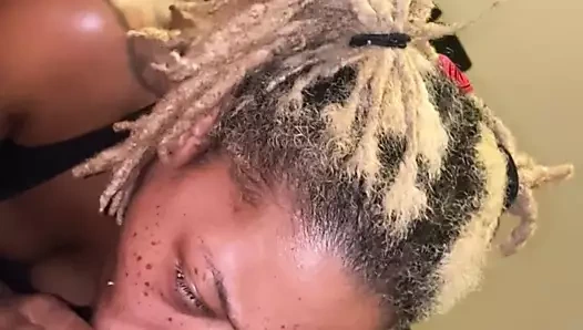 O büyük kalın bir sik üzerinde özensiz olmak için sabırsızlanıyordu