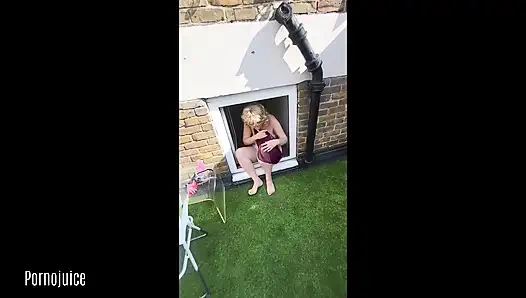 Sexyspice36 ve juliet kızıl saçlının oynadığı ırklararası lezbiyen çatı boşalma partisi