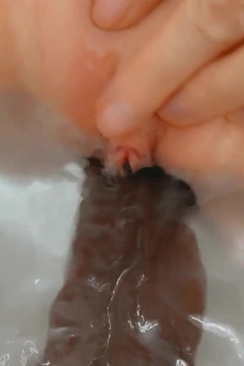 Sıkı Vajinamı Siyah Bir Penisle Esnediyorum