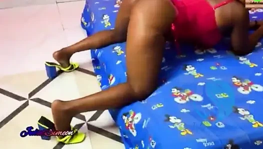 Nine tarzı pozisyonda emiyorlar ve amcığımı çok fışkırtıyor