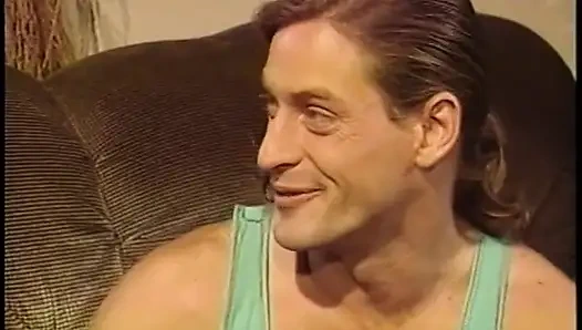 Seksi sarışın büyük klasik yarak emiyor