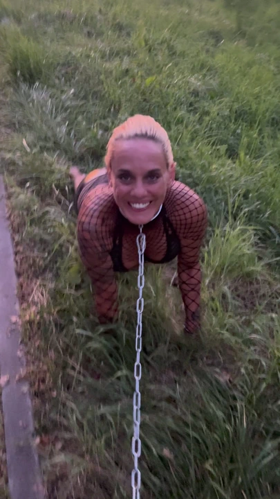 Yürüyüşe çıkıyor