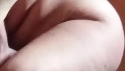 Herkesin görebileceği şekilde otel penceresinde orta yaşlı seksi esmer evli kadını sikiyor