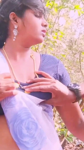 Знаковый момент из "секс дези на улице джунглей. Индийская мачеха и пасынок хардкорно трахаются в джунглях. Телугу грязные разговоры".