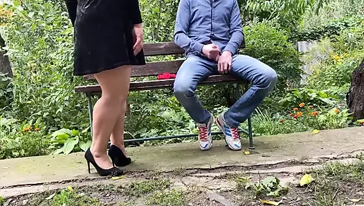 Ayakta domalarak mastürbasyon yapıyor ıslak olgun amcıklı kayınvalidem beni boşalttı