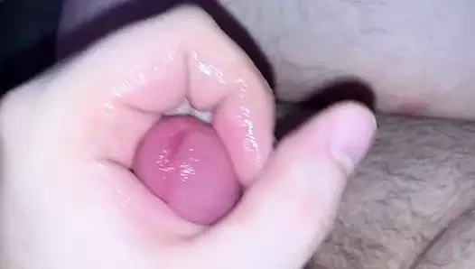 köpek yavrusu alır bir handjob