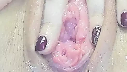 Pembe vibratör amcık orgazm fışkırtıyor