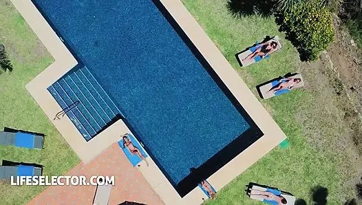 Candee Licious, Lia Lin ve Leya Desantis ile dörtlü konfor