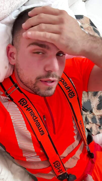 Tyler Blake Hivis Oduncu Iş Kıyafetleriyle Mastürbasyon Yapıyor - Kas Esneme Ve Patlayıcı Boşalma