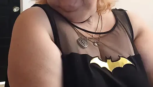 Erkek arkadaşım ve ben yarasa adam ve yarasa kız gibi giyiniyor