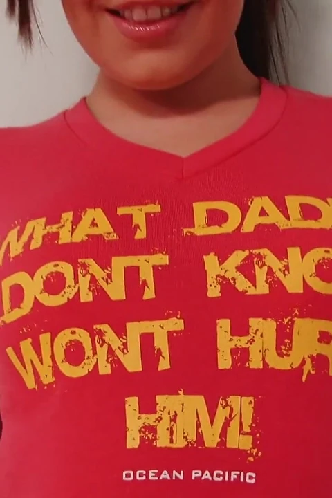 Сочная темноволосая студентка Kacie James не против исследовать ее киску